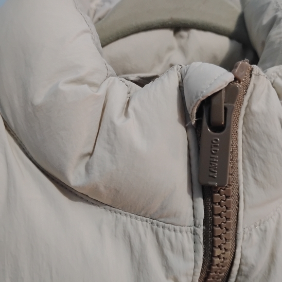 Boys Old Navy Cream Puffer Vest with Brown Accent Pockets - Picture 3 of 6